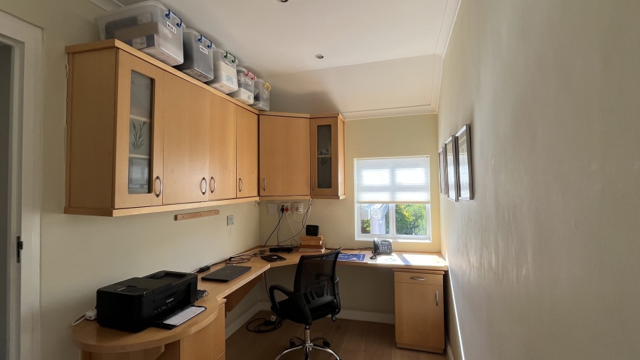 3 Bedroom Property for Sale in Van Riebeeckshof Western Cape